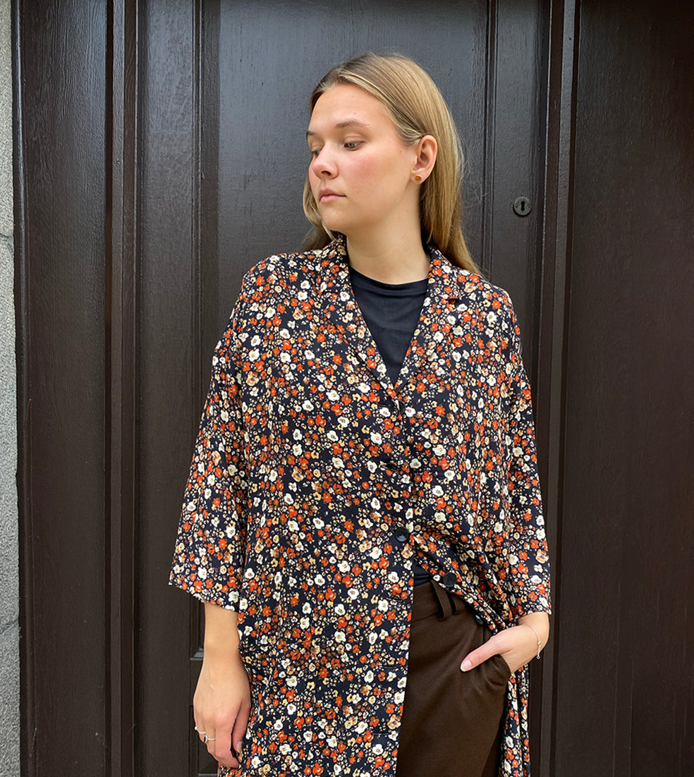 Maitlandmeg Humla Eldklotter Cape Dress