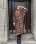 Maitlandmeg Humla Eldklotter Cape Dress