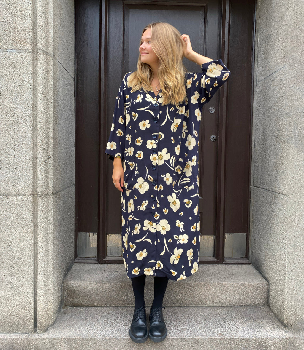 Maitlandmeg Humla Sonnet Cape Dress